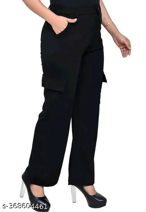 Black cargo pants with side pockets, high waist, cropped length