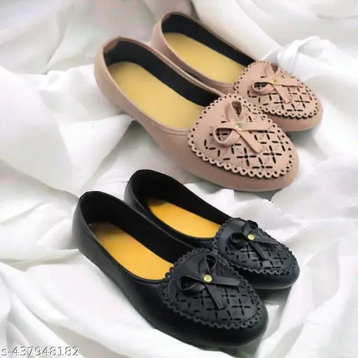 Black flat shoes with bow detail, for women