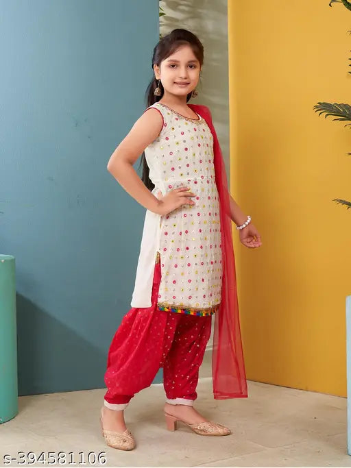 Aarika Girls White Georgette Kurta Sets with Embroidered ThreadMirror & Lace Border, size 4-5 years