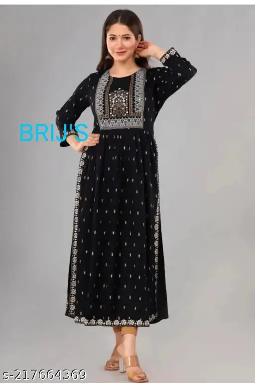 Dark, patterned kameez with long sleeves