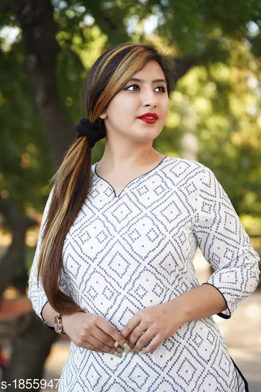 White cotton printed nightsuit for women - versatile two-piece set with three-quarter sleeves, daily multipurpose use, India origin