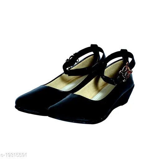 Synthetic black women's bellies, slip-on Dutch heels with belt, Indian-made, solid pattern