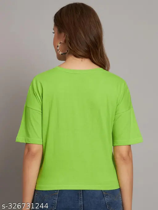 Women's short-sleeve printed cotton t-shirt, round neck, S/M/L/XL/XXL, solid color with unique pattern. Ideal for casual or party wear, made in India