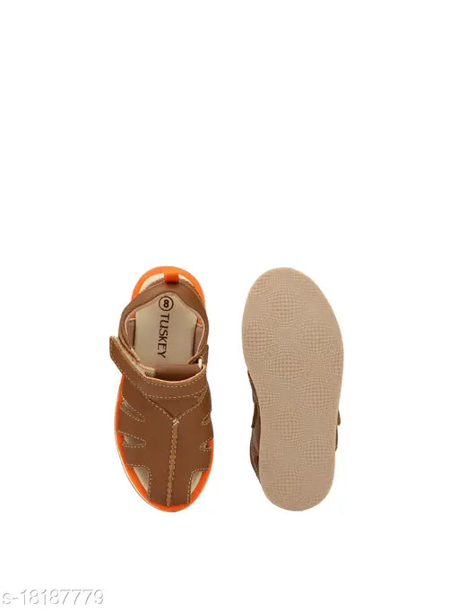 Brown leather boys sandals with solid pattern, fastened by Velcro