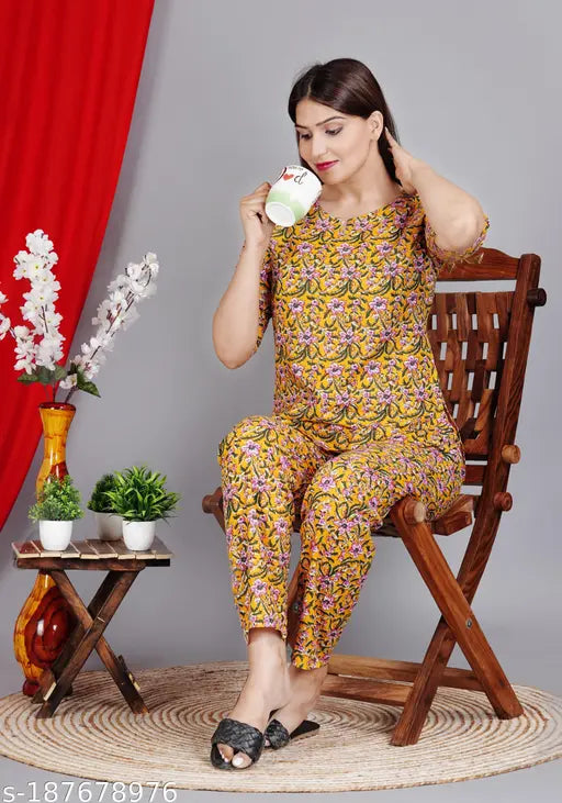 Dark yellow flower print pyjamas set, cotton night suit with three-quarter sleeves