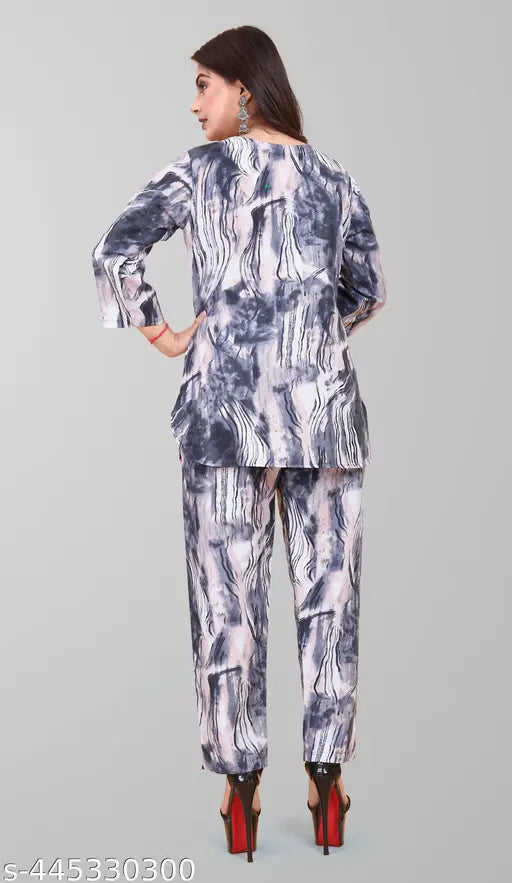 Printed rayon women's night suit with three-quarter sleeves, Rayon bottom pyjamas, India origin