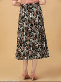Mid-length printed skirt with pleats and mid-waist fit