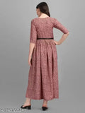 Women's kurta with sari, black belt