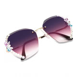Metal square-framed, multi-colored sunglasses with UV400 protection for unisex use. Variations in displayed colors compared to actual product