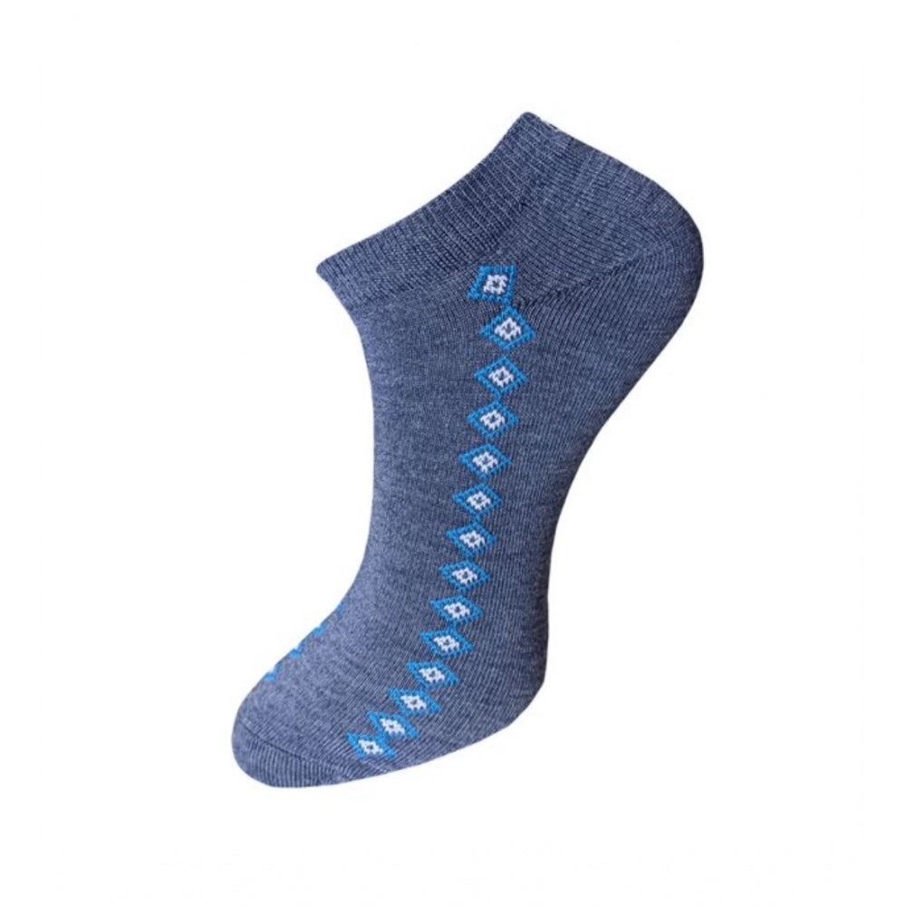 Blue cotton ankle socks with a colorful geometric pattern.