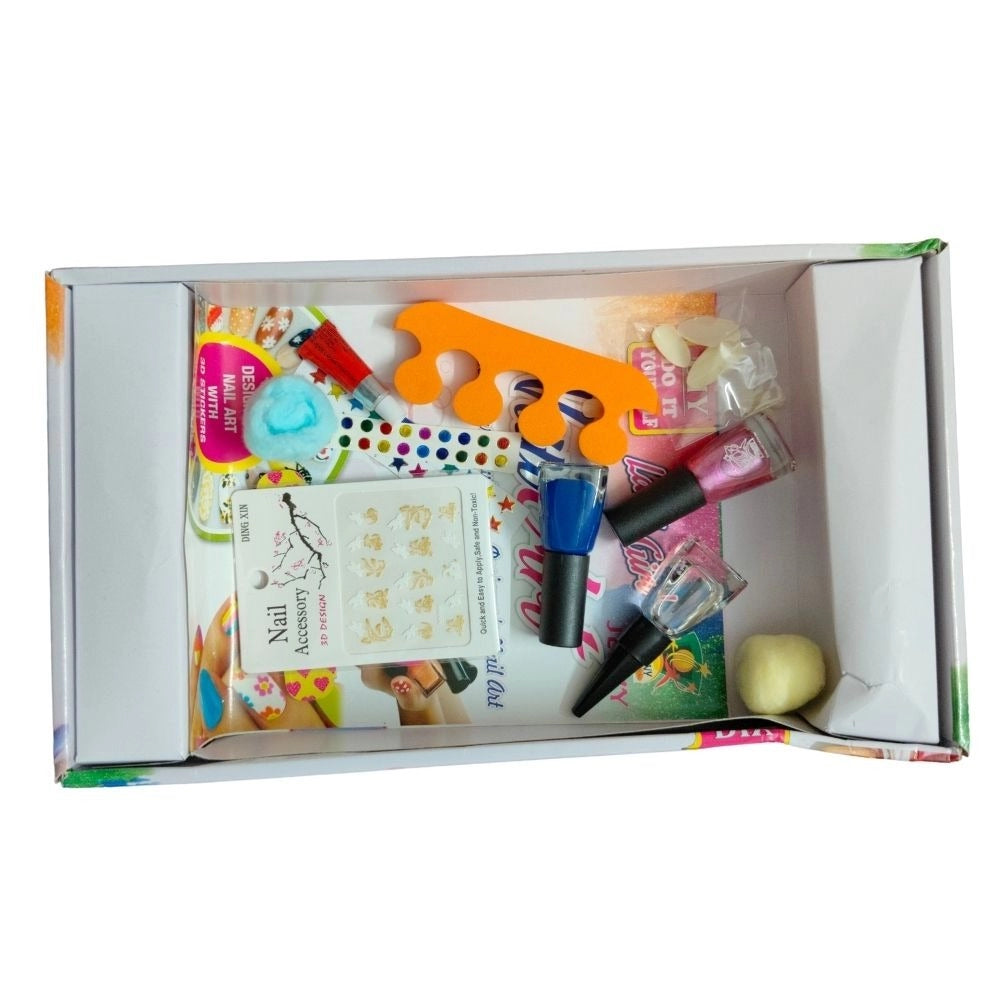 Assorted plastic nail art set for 5+ years old, promoting creativity and social play