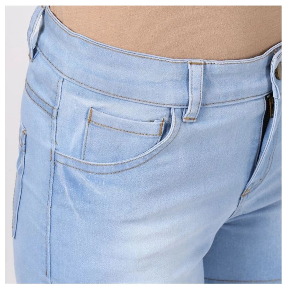 Blue denim women's solid buttoned shorts on mannequin