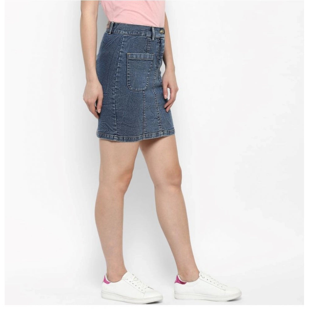 Blue denim women's skirt with front pocket and buttoned waist