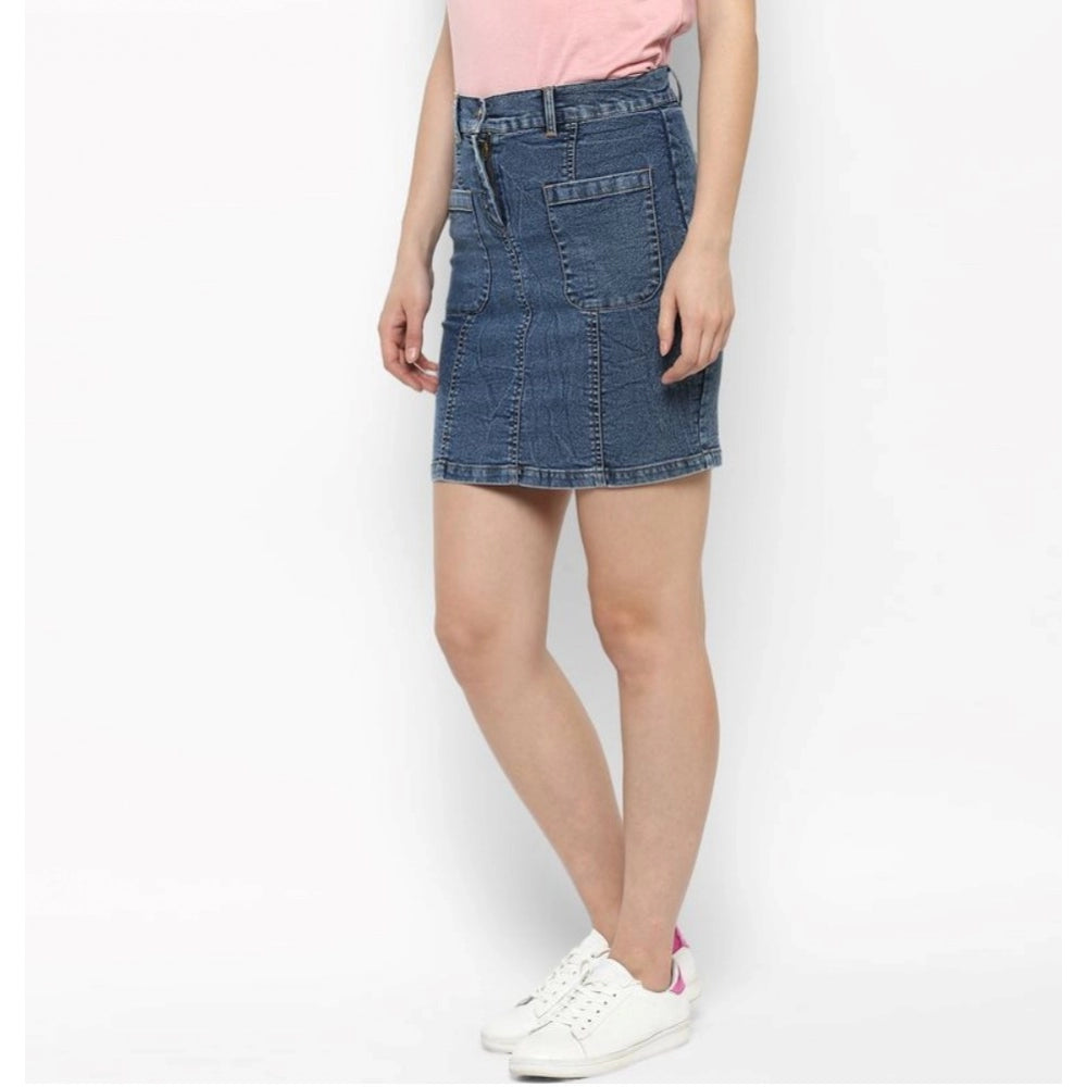 Blue denim women's skirt with front pocket and buttoned waist, casual style for spring/summer fashion
