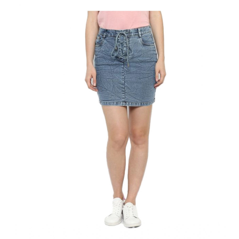 Blue denim draw string buttoned skirt for women, casual style on mannequin