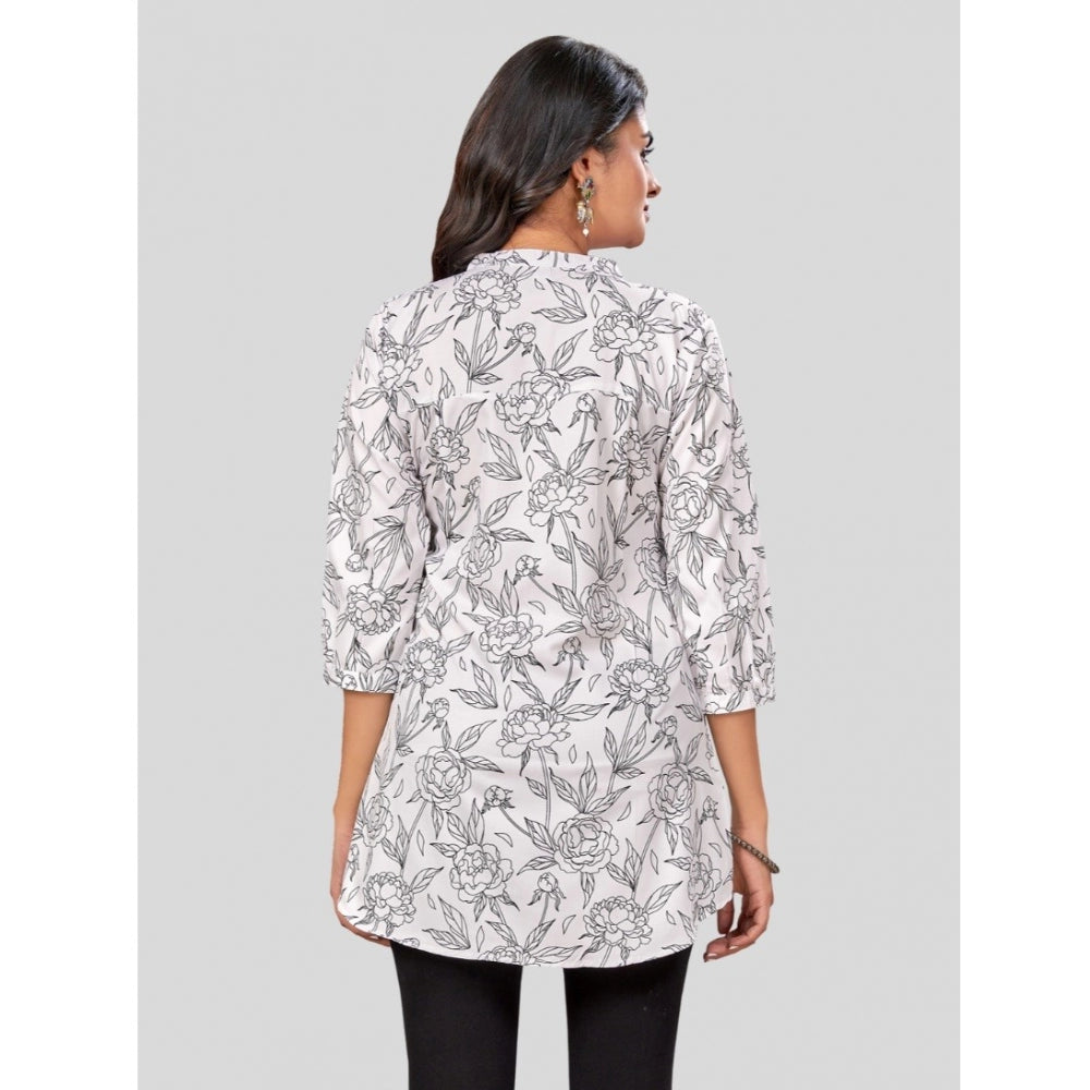 Black-White printed poly crepe women's 3/4 sleeve Chinese collar short top on mannequin