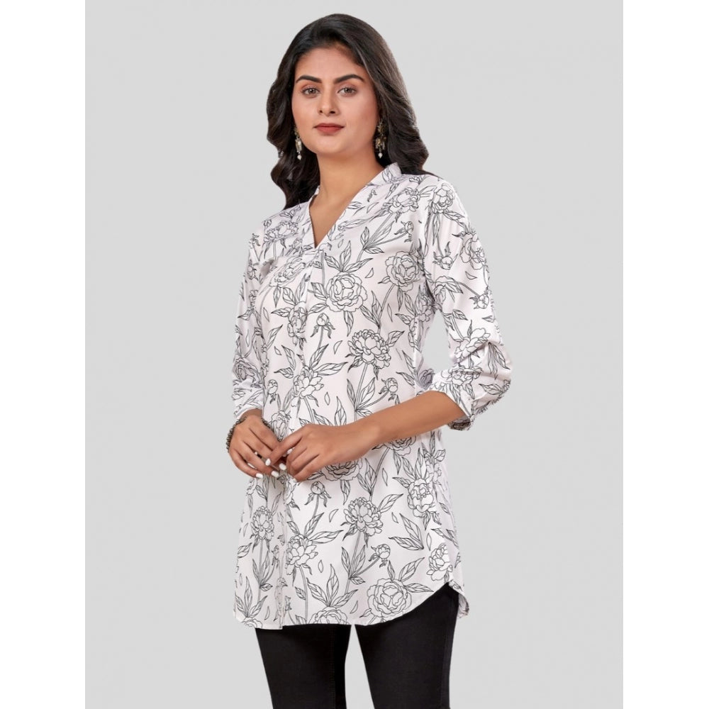 Black-White printed poly crepe Chinese collar 3/4 sleeves short top on mannequin