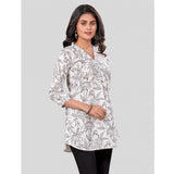 Black-White printed poly crepe women's Chinese collar 3/4 sleeves short top on hanger