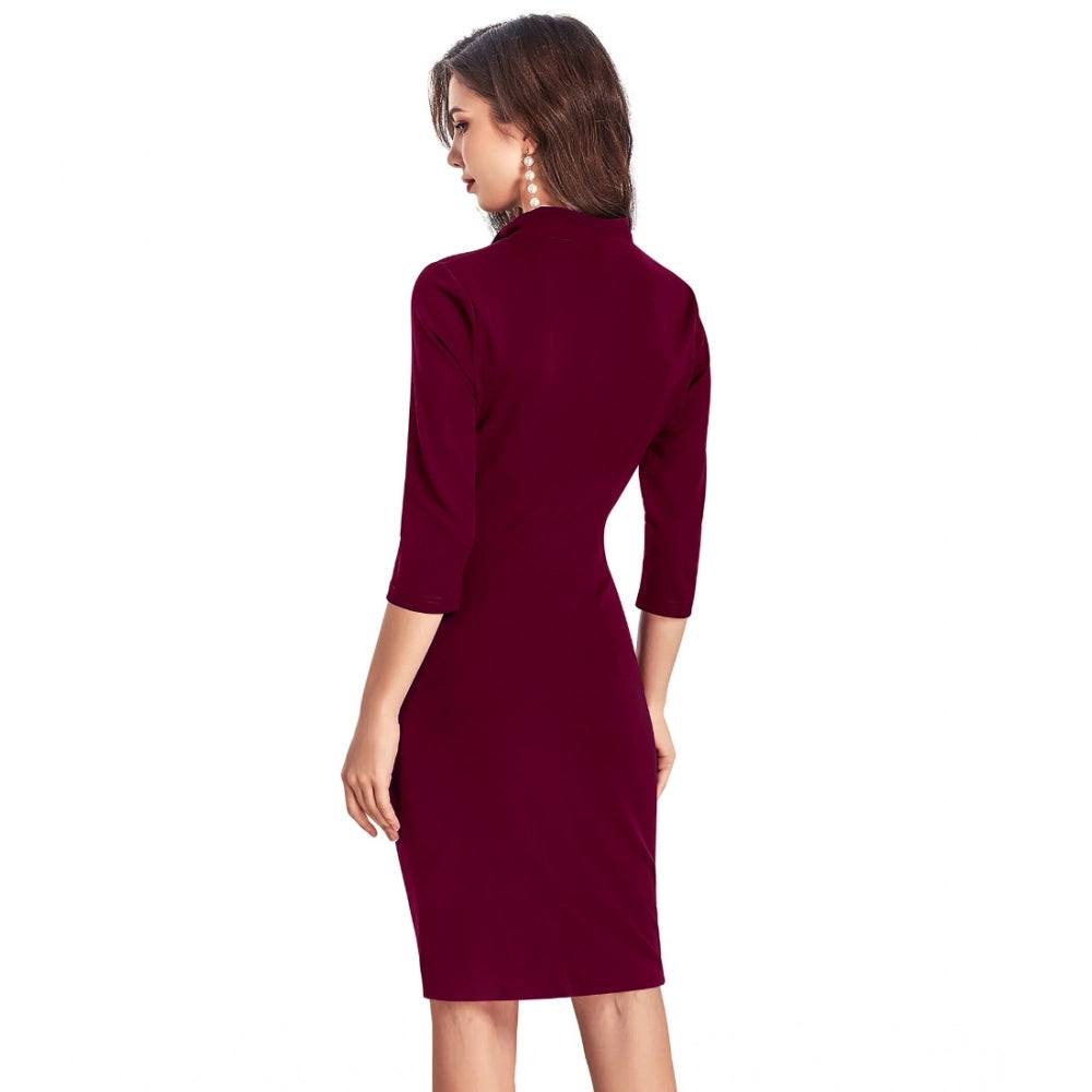 Maroon knitted dress with round neck and stretchable waistband