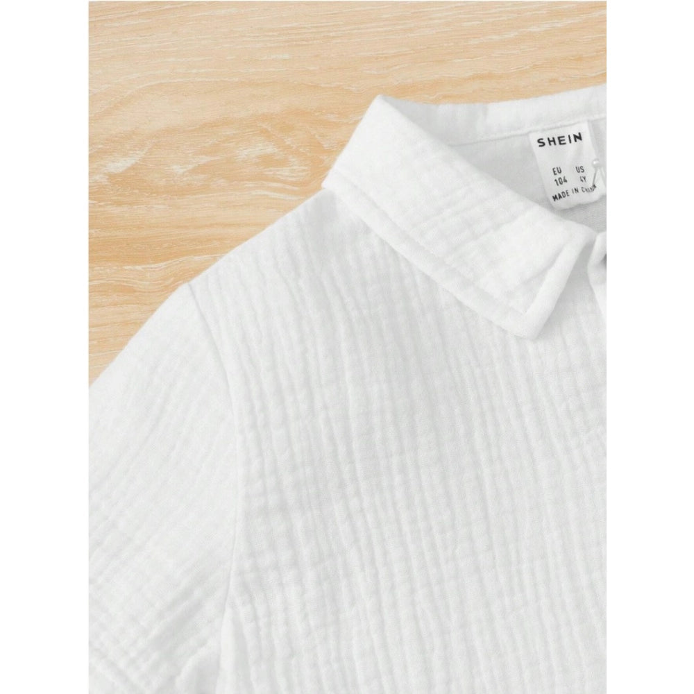 White popcorn solid shirt-short set for boys, collar sleeve type with short sleeves on display stand