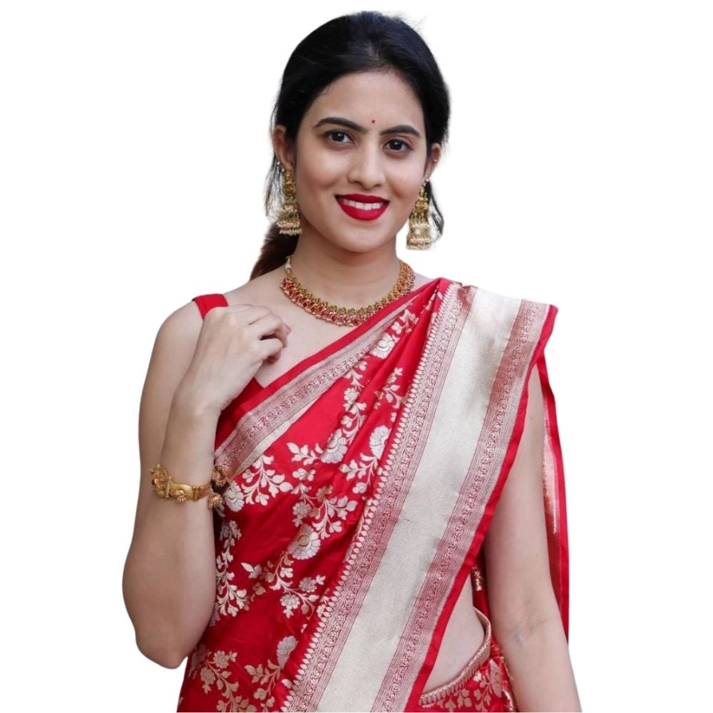 White silk printed saree with unstitched blouse (5.5mtr) on mannequin