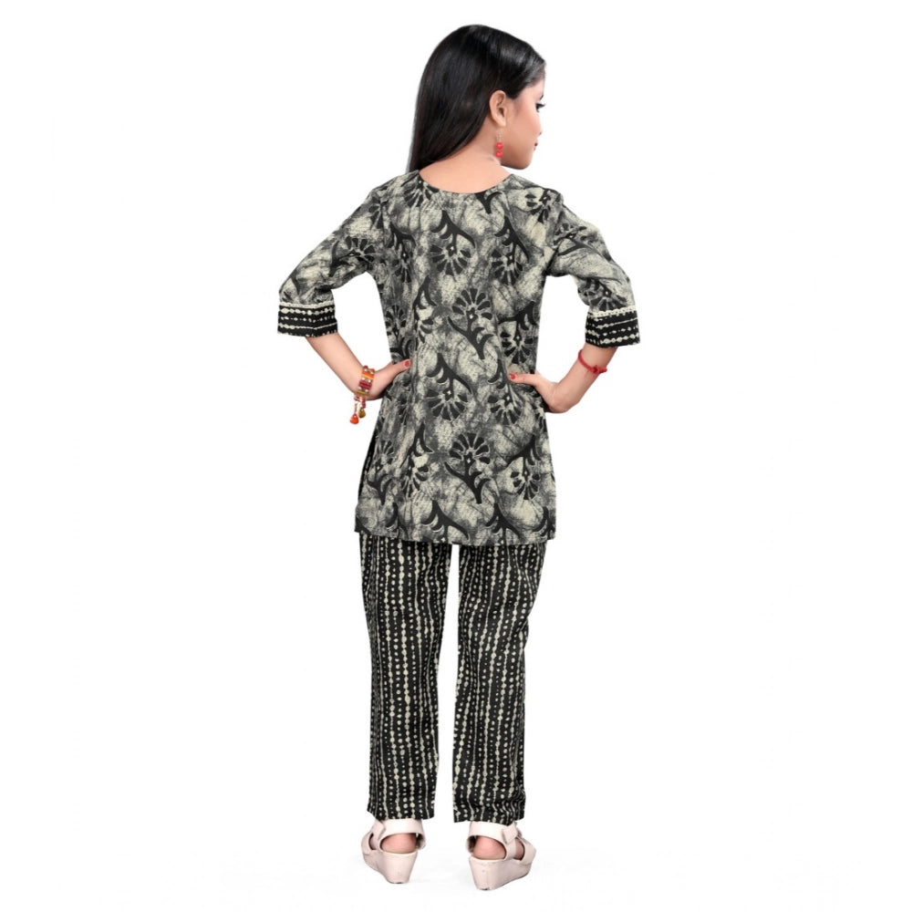 Grey cotton printed top & bottom set for girls, stylish 3/4 sleeves with round neck design