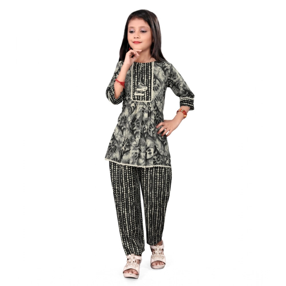 Grey cotton printed girl's top & bottom set, 3/4 sleeve round neck with vibrant patterns