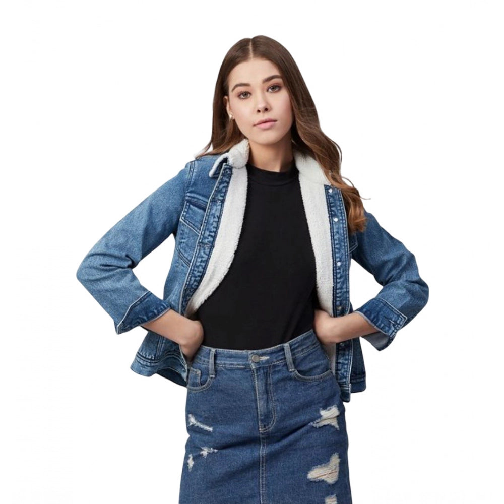 Women's blue denim jacket with long sleeves, faux fur collar