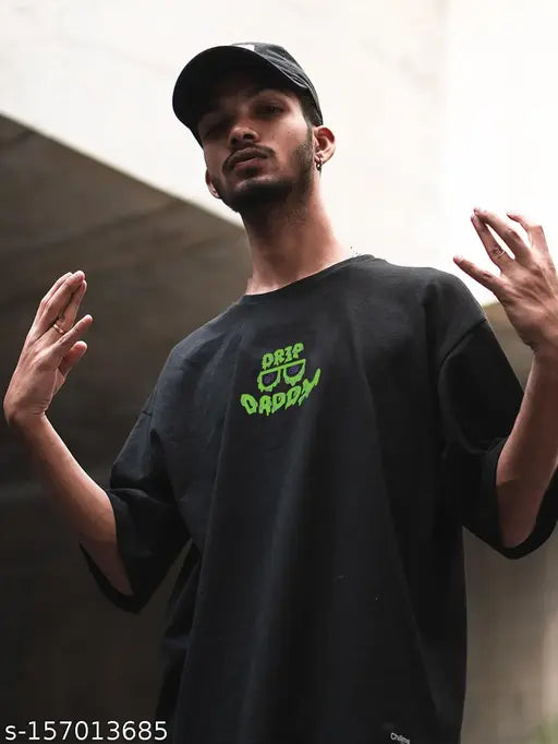 New oversized cotton printed t-shirt, three-quarter sleeves, dark grey. Perfect for casual wear with denim or chinos. Cotton blend, breathable fabric. Men's loose fit design, Trond brand
