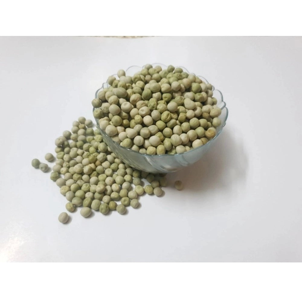 Microgreen seeds in clear bowl with pea variety identification label