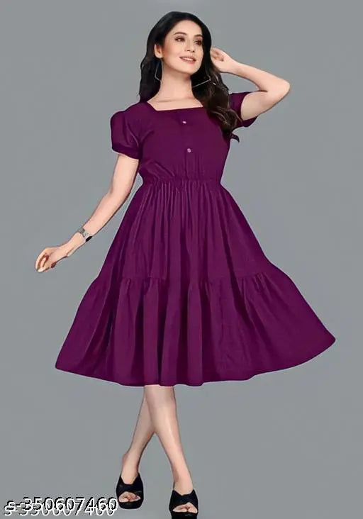 Rayon trendy women's kurta with short sleeves, single solid color for versatile wear - Indian origin