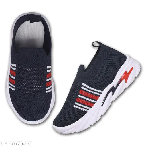Mesh knitted unisex shoes with velcro closures, suitable for kids