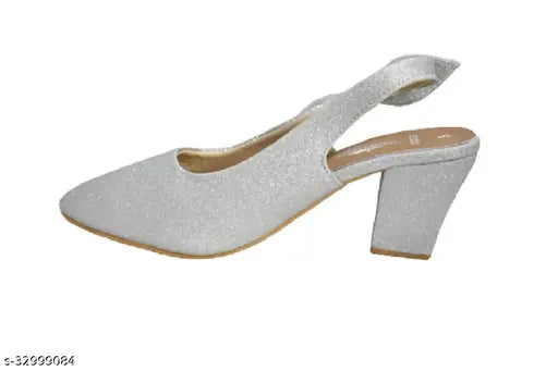 Synthetic leather women's bellies ballerinas, solid colored with backstrap detail, sizes IND-3, IND-4, IND-6, IND-7, IND-8 from India on display