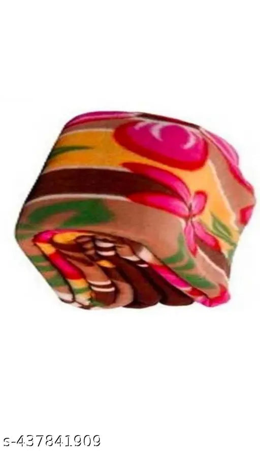 Geometric-patterned, soft fleece Cheese cheeks blanket (210 thread count, 86x56in), ideal for mild winter or AC rooms (India origin)