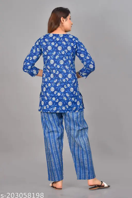 Blue night suit, cotton pyjamas with three-quarter sleeves and printed net pattern. Two sizes available: M (38in bust, 28in top length, 30in waist, 40in hip, 38in bottom length) & XXL (44in bust, 31in top length, 36in waist, 46in hip, 41in bottom length). Made in India