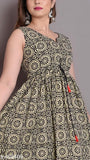 The image displays a contemporary casual kurti with a geometric print