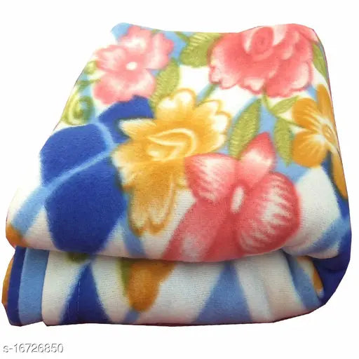 Double printed fleece blanket pack of 2 - soft polyester, warm and cozy Comfytouch blankets for lounge