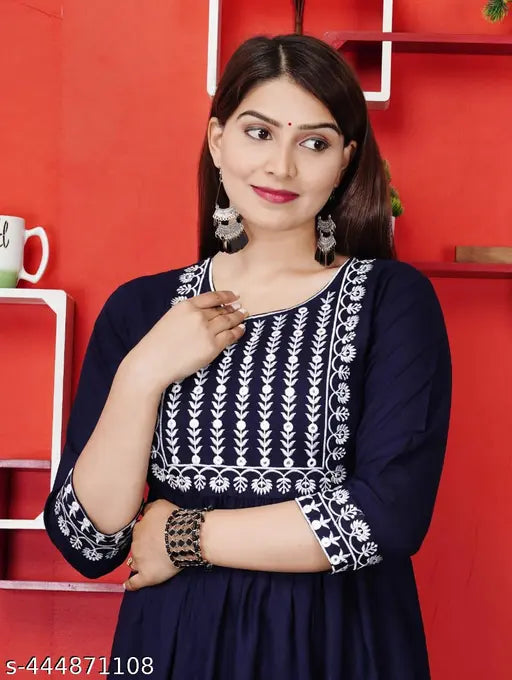 Dark blue embroidered kameez on woman, 3/4 sleeves, round neck
