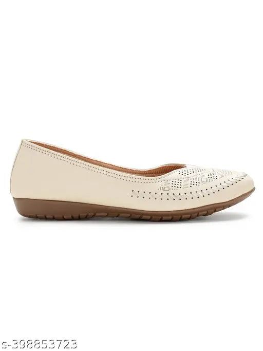 Synthetic leather slip-on ballerinas in Indian sizes IND-3, IND-4, IND-7, IND-9