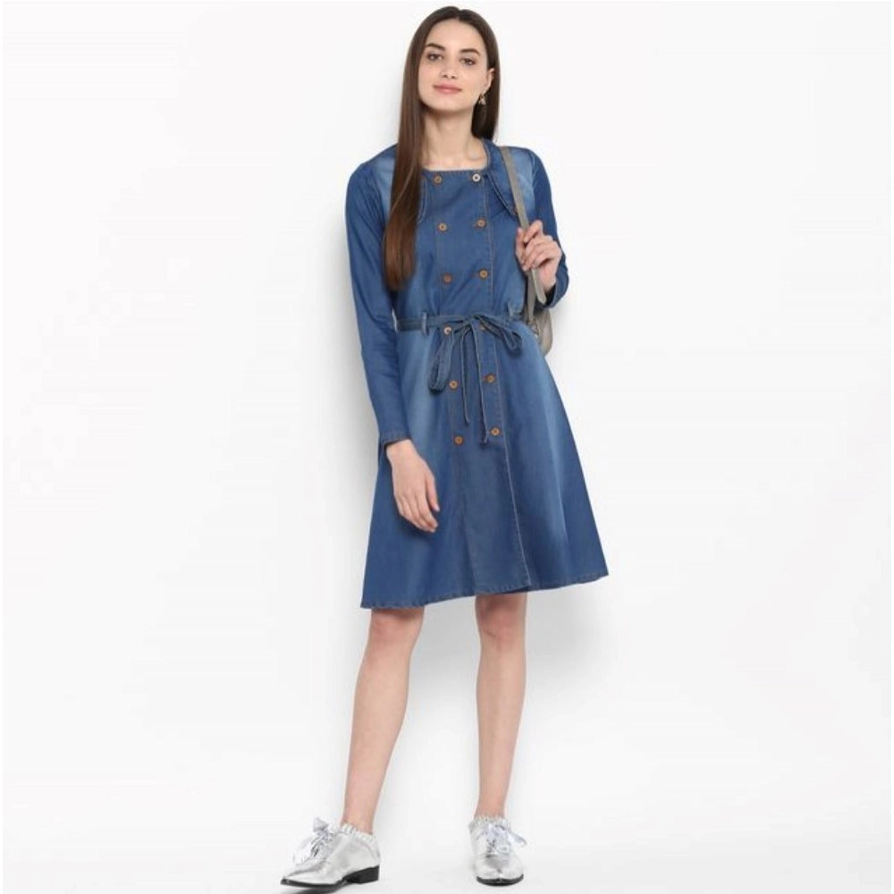 Blue denim washed regular sleeve dress, round neck, above knee length, button closure for women's casual fashion