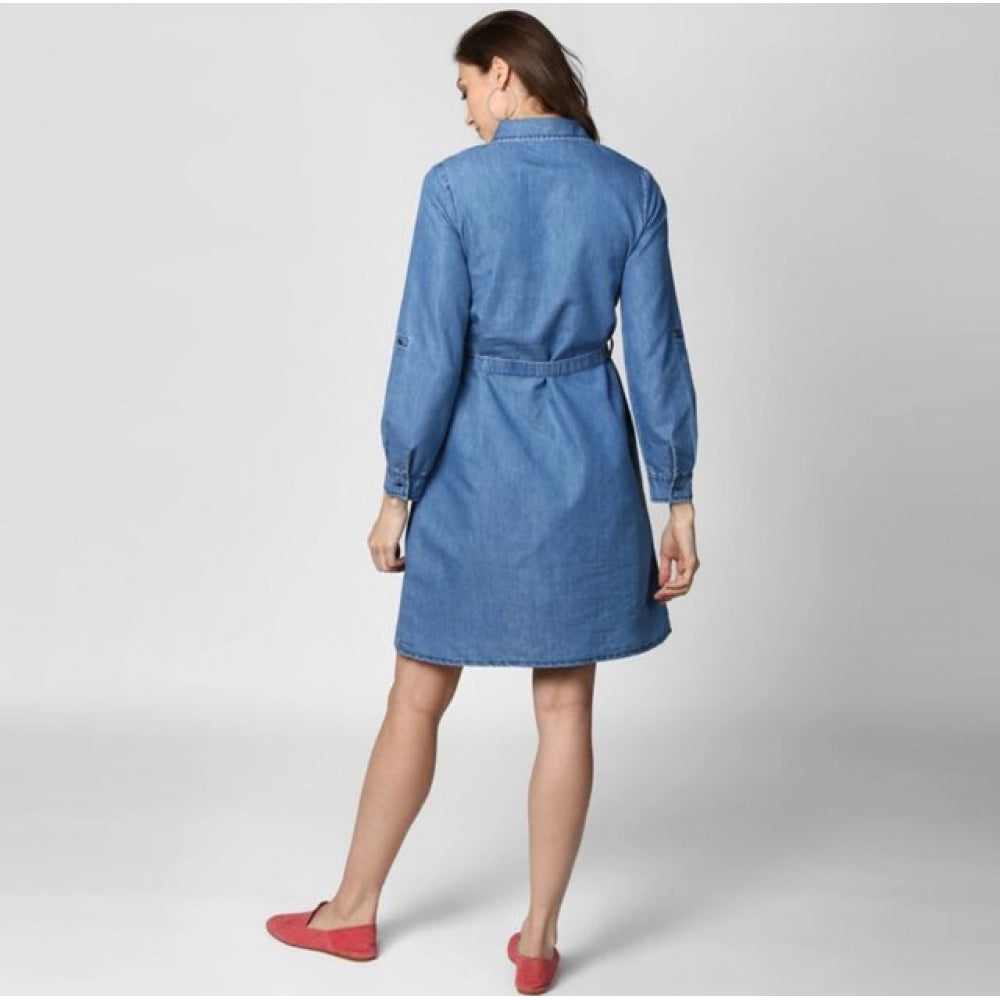Blue denim roll-up sleeve dress with shirt collar neck, solid pattern, button closure, knee length