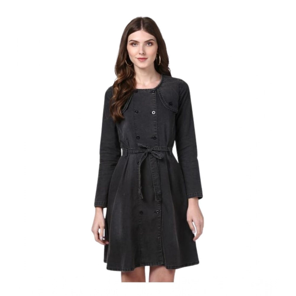 Black denim washed long sleeves dress with round neck and button closure, ideal for women's casual wear