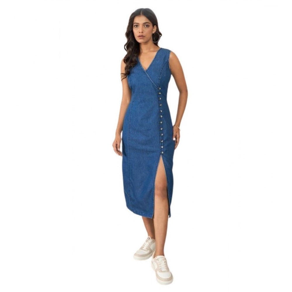 Blue denim women's sleeveless V-neck dress, solid pattern, button closure