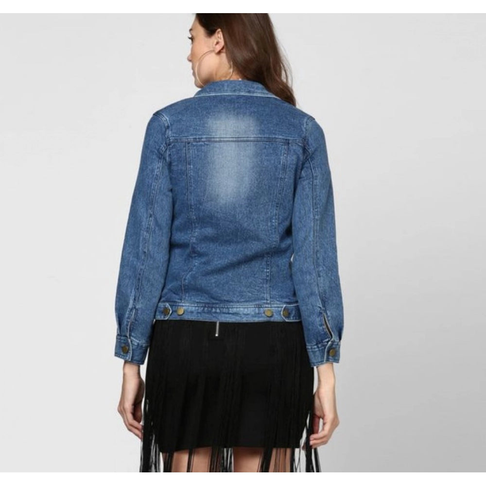 Blue denim washed long sleeves jacket on woman, button closure, spread collar neck