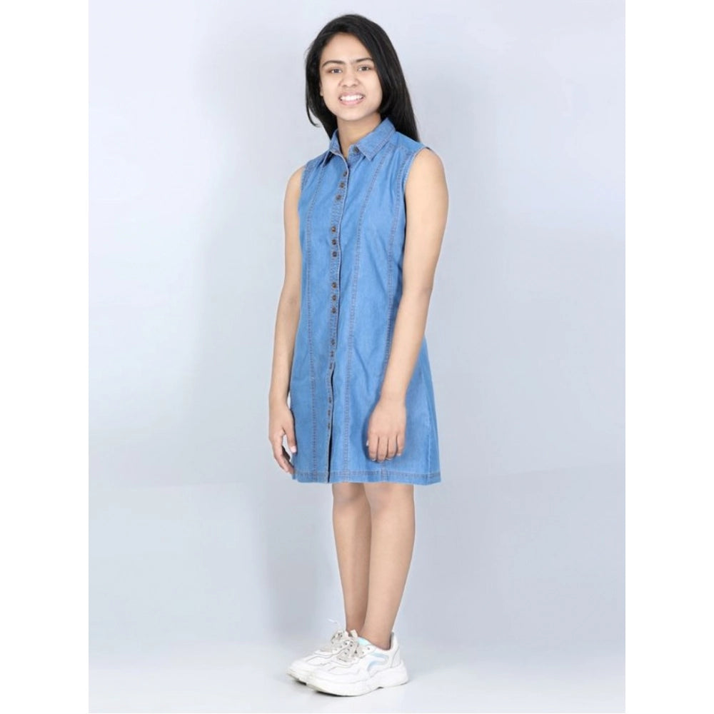 Blue denim girls' cold shoulder dress, solid pattern with shirt collar, above knee length on mannequin