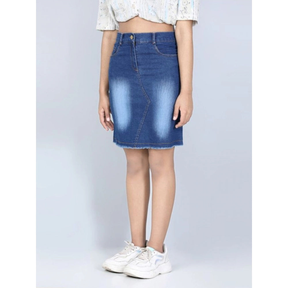Blue denim girl's solid buttoned skirt, durable denim fabric for casual wear