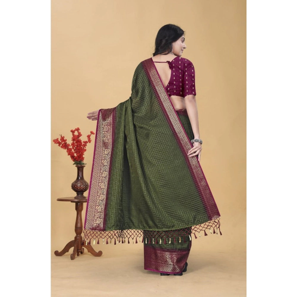 Green cotton blend checkered saree with unstitched blouse, 5.5Mtr - traditional Indian women's wear accessory