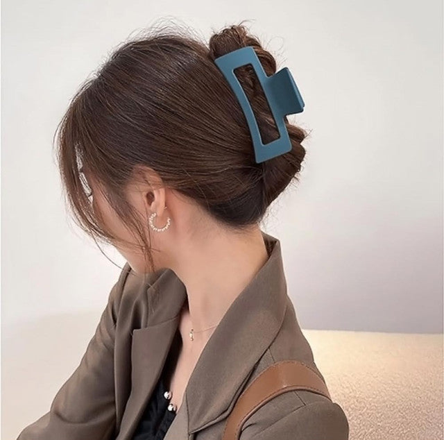 Multicolor soft silicone hair claw clip with flexible polymer core for gentle, all-day grip