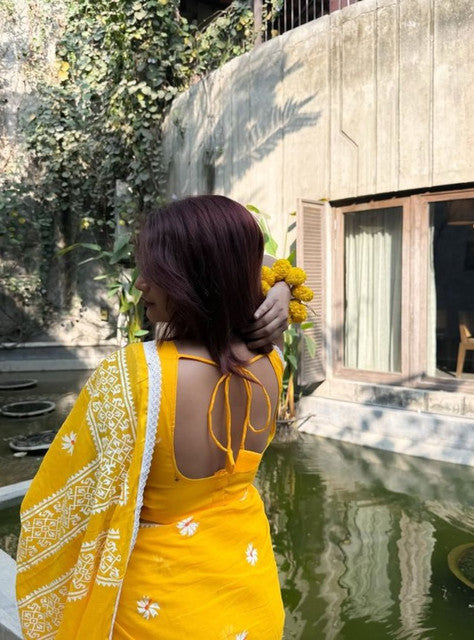 Yellow linen floral printed saree with unstitched blouse piece, 5.5 meters length