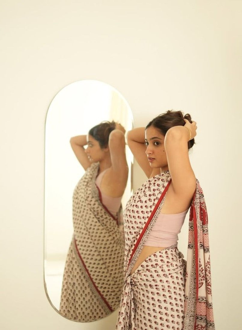 Off white linen printed saree with unstitched blouse piece, 5.5 meters length